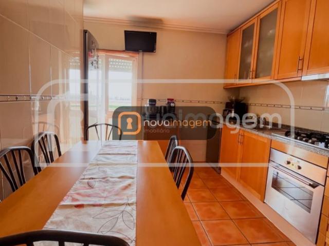 Apartamento T3 Duplex c/ Terraço e Garagem