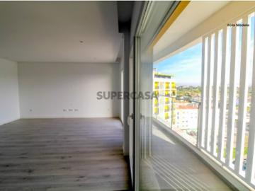 Apartamento T3 Duplex com Estacionamento e Arrumos em Vale Milhaços Corroios