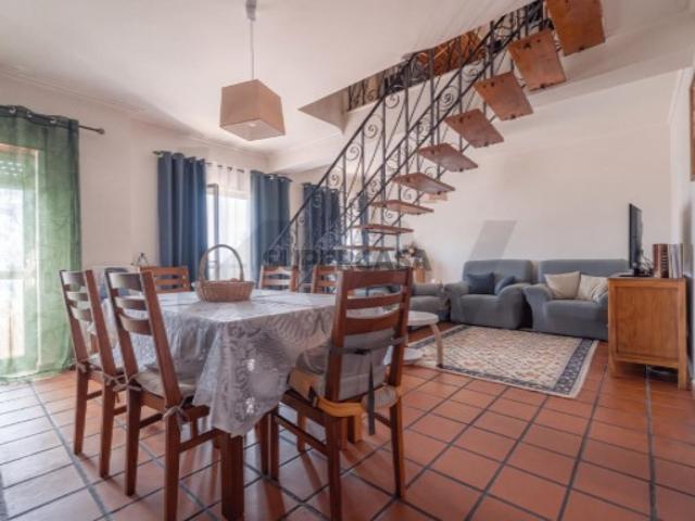 Apartamento T3 Duplex com Garagem e Varandas em São Martinho do Bispo, Coimbra