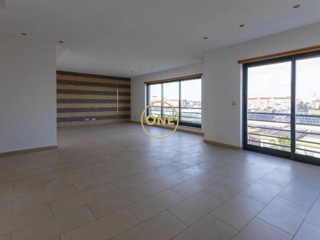 Apartamento T3 Duplex | Garagem | Montijo