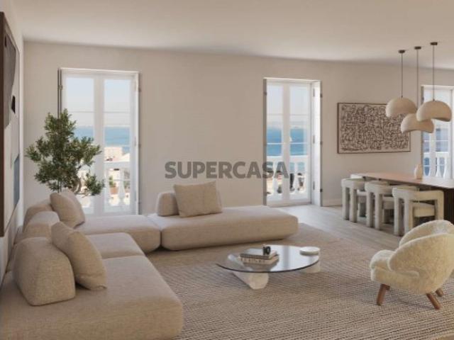 Apartamento T3 duplex com jacuzzi, em Santa Catarina, Lisboa