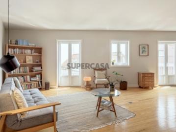 Apartamento T3 duplex com jardim, em Alfama, Lisboa