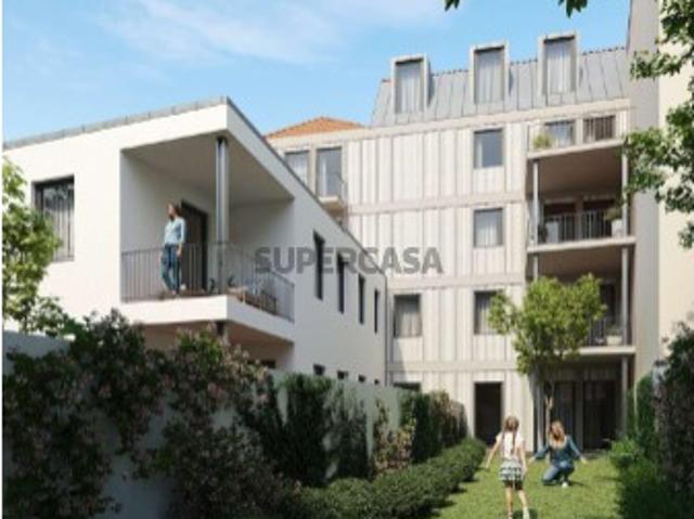 Apartamento T3 duplex com jardim no condomínio Cedofeita 497, Porto