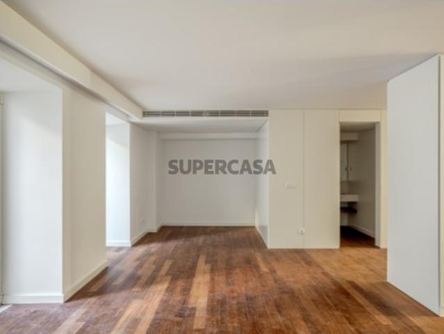 Apartamento T3 duplex com pátio no Palmira 28 Lisboa