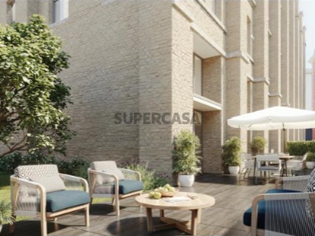Apartamento T3 duplex com pátio, Beato Quarter, Lisboa