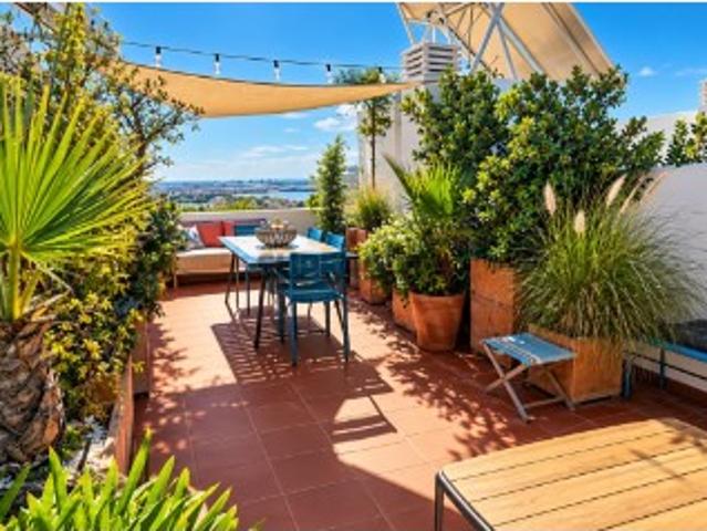 Apartamento T3 duplex com piscina e terraço privativo em Tavira, Algarve