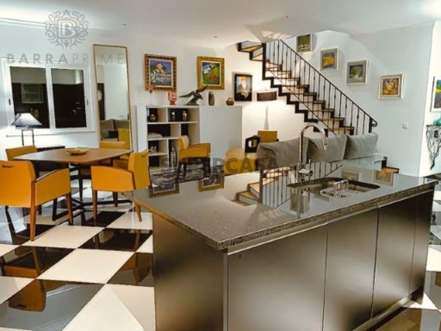 Apartamento T3 Duplex com Piscina e Garagem Privada em Santa Bárbara