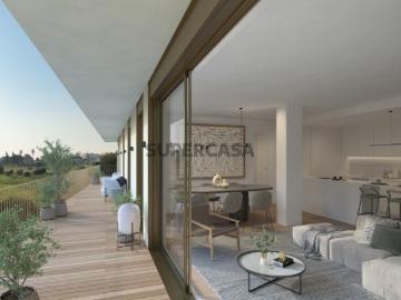 Penthouse T3 duplex com piscina privativa e terraço, em Miraflores