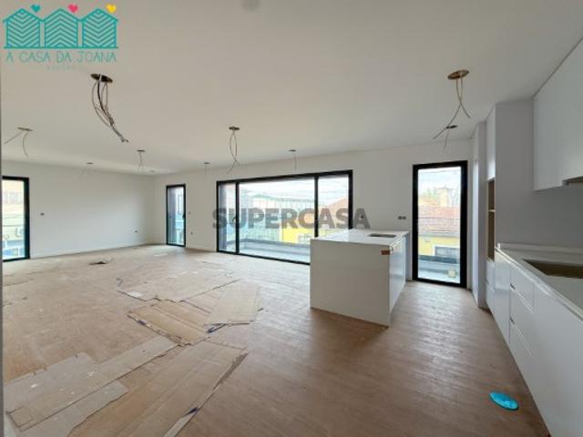 Apartamento T3 Duplex com Terraço em Esgueira