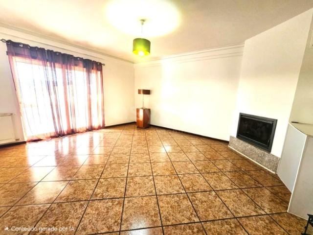 Apartamento T3 Duplex com Terraço, localizado em Abraveses