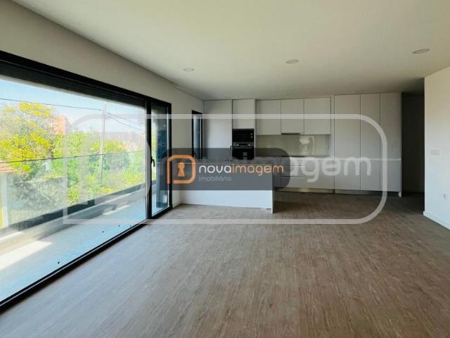Apartamento T3 Duplex com Terraço na cobertura, Varanda e Garagem