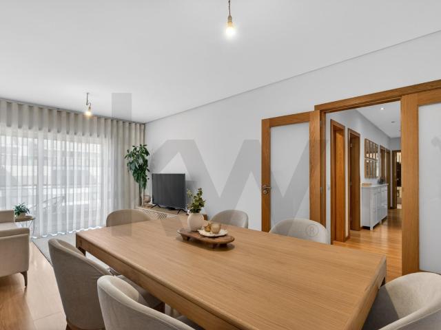 Apartamento T3 Duplex, com Terraço Privativo, Localizado em Aradas Junto ao Glicínias, Aveiro