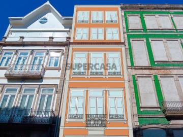 Apartamento T3 duplex com varandas em prédio novo no centro histórico de Braga, na Rua dos Chãos em construção