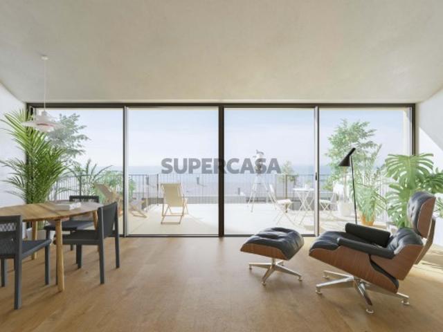 Apartamento T3 duplex, com varanda, na Foz, no Porto