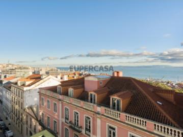 Apartamento T3 duplex com vista rio e garagem privativa, na Estrela, Lisboa
