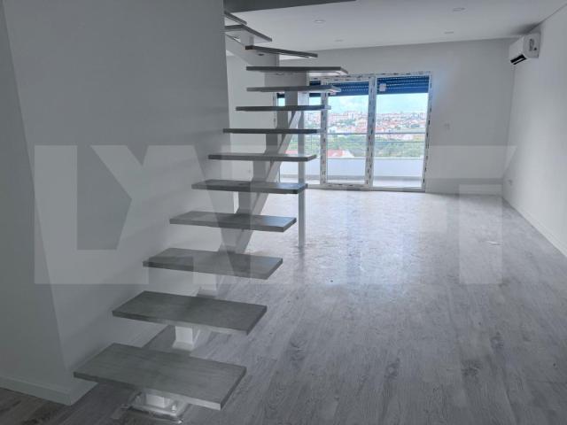 Apartamento T3 Duplex com 1 parqueamento, Quinta da Ladeira