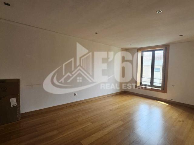 Apartamento T3 Duplex Centro De Espinho 120m² Espinho