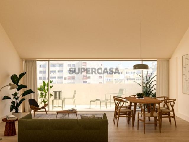 Apartamento T3 duplex, a estrear, com varanda em Campo de Ourique