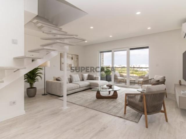Apartamento T3 Duplex | garagem para 2 carros | 44 m² na cobertura em Paio Pires, Seixal