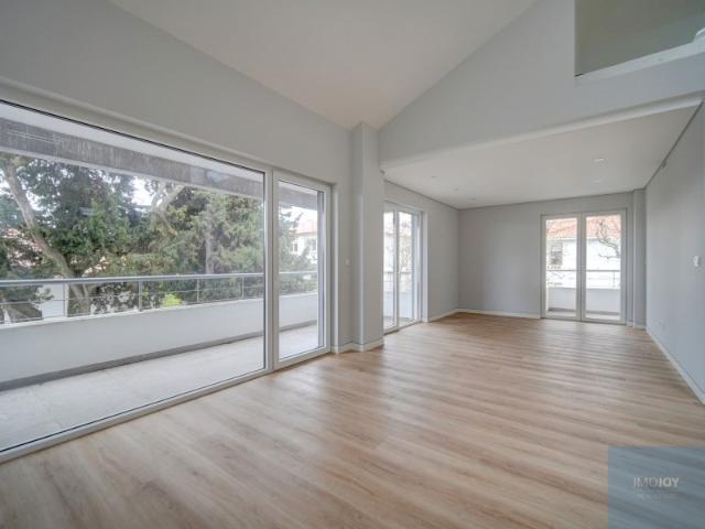 Apartamento T3 Duplex em Carcavelos