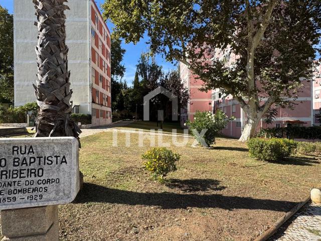 Apartamento T3 Duplex em Benfica, Bairro do Charquinho, Lisboa