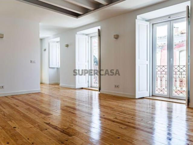 Apartamento T3 Duplex | Prédio Totalmente Reabilitado | Centro Amadora