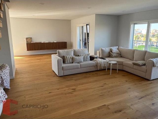 Apartamento T3 Duplex Mobilado e Equipado com 110 m² de Terraços | Garagem
