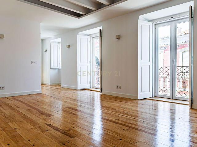 Apartamento T3 Duplex | Edifício Totalmente Reabilitado | Centro Amadora
