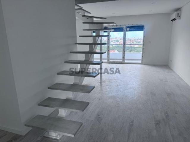 Apartamento T3+ Duplex NOVO c/2 parqueamentos, Quinta da Ladeira
