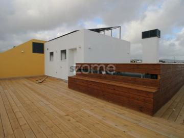 Apartamento T3 Duplex novo com terraço e piscina na Urb. do Infantado