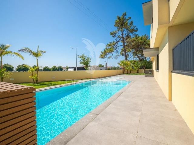 Apartamento T3 Duplex NOVO Vista Mar, Condomínio fechado c/piscina