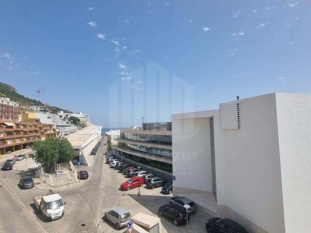 Apartamento T3 Duplex no Centro de Sesimbra Segunda Linha de Mar
