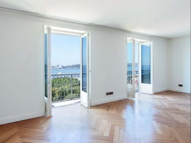 Apartamento T3 Duplex no Chiado | Onde o Tejo entra pela sal. 189m² Santa Maria Maior