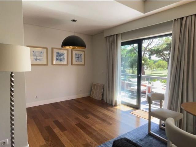 Apartamento T3 duplex para arrendamento em condomínio de luxo na Quinta da Marinha em Cascais