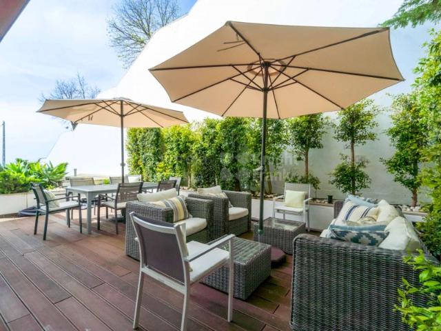 Apartamento T3 duplex para arrendamento no Alto de Santa Catarina