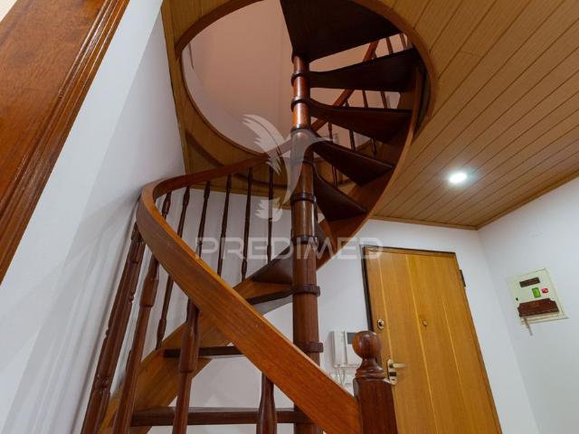 Apartamento t3 duplex para arrendamento na charneca da caparica
