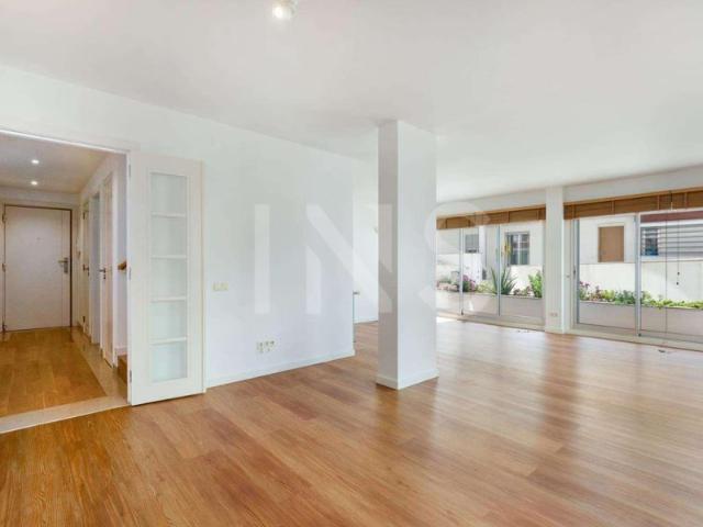 Apartamento T3 Duplex para arrendamento sem móveis no Alto de Santa Catarina, Algés