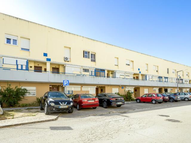 Apartamento T3 Duplex para remodelar em Alverca