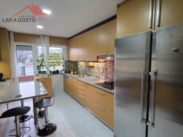 Apartamento T3 Duplex remodelado para venda no centro da cidade de Macedo de Cavaleiros