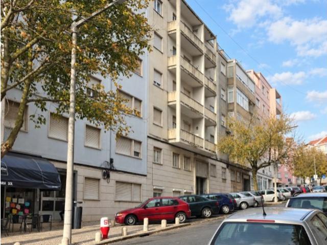 Apartamento T3 duplex remodelado para venda em Campo de Ourique | Lisboa