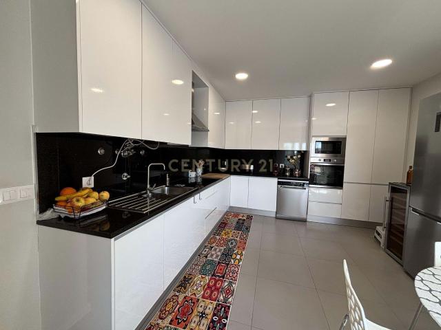 Apartamento T3 e garagem fechada em Torres Novas 165m2 de área bruta privativa