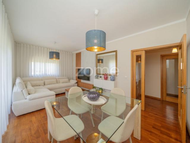 Apartamento T3 e lugar de garagem em Espinho