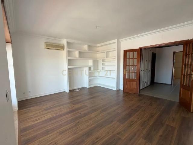 Apartamento T3 em Tomar com garagem e Localização Privilegiada