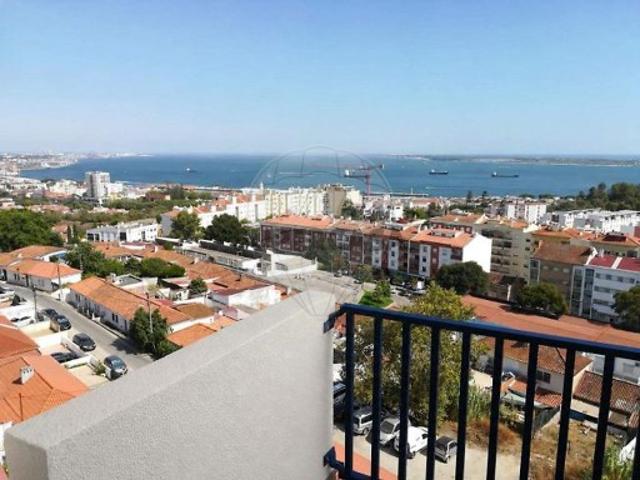 Apartamento T3 em União das Freguesias de Setúbal