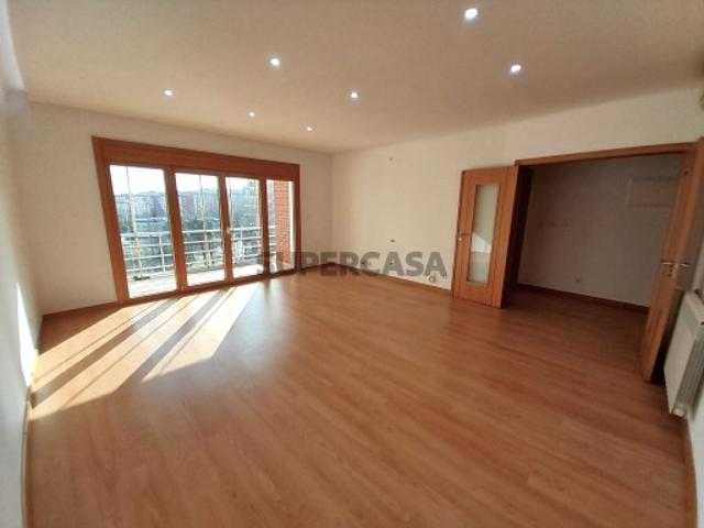 Apartamento T3 em Urbanização Colinas do Cruzeiro Odivelas Rotunda de Portugal
