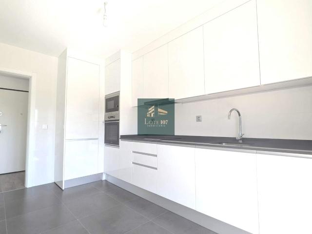 Apartamento T3 em Val Flores para Arrendamento