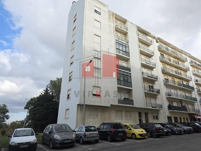 Apartamento T3 em zona sossegada do carregado