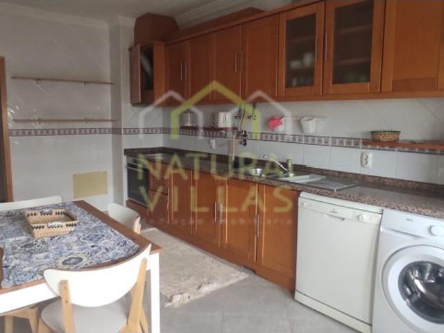 Apartamento T3 em zona tranquila em Montenegro, Faro