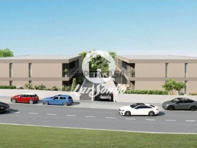 Apartamento T3 em Adães