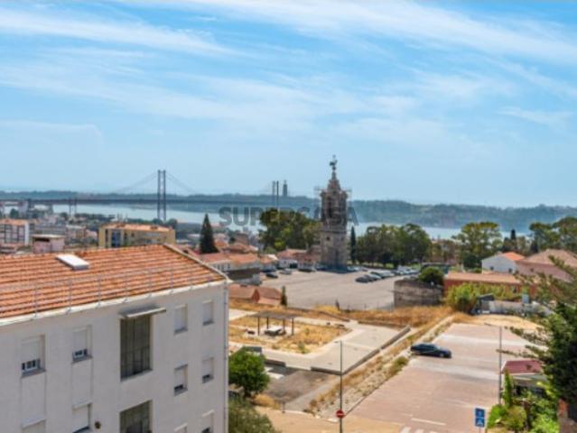 Apartamento T3 em Ajuda